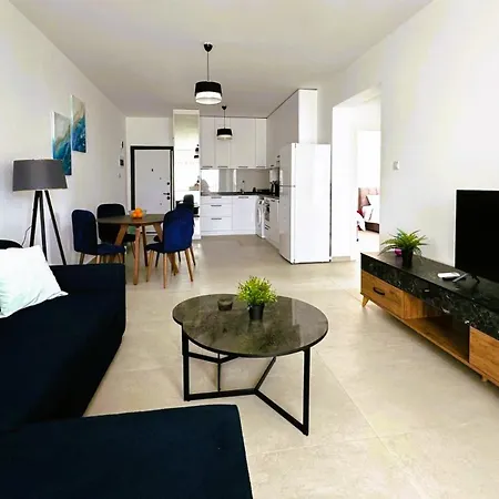 Myguest Arrius 27, Amaizing Spacious 2-bedroom-2 Bathroom Apartment