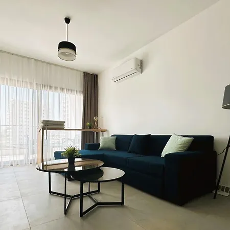 דירה Caesar Arrius 27, Amaizing Spacious 2-bedroom-2 Bathroom