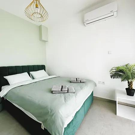 דירה Caesar Arrius 27, Amaizing Spacious 2-bedroom-2 Bathroom