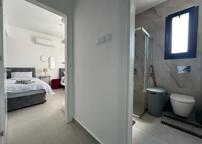 Caesar Arrius 27, Amaizing Spacious 2-bedroom-2 Bathroom Appartamento